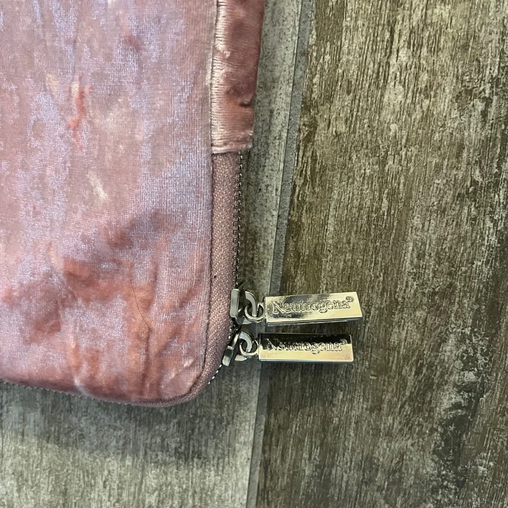 Neutrogena Velvet Laptop Sleeve - 17 in.